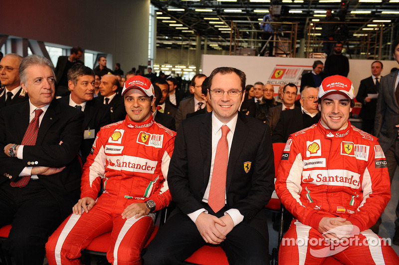 2010 - Ferrari - Fernando Alonso 252 X 144 Felipe Massa