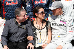 Jean Todt, FIA-president, Michelle Yeoh, ex. James Bond-meisje, actrice, vriendin van Jean Todt, Mic