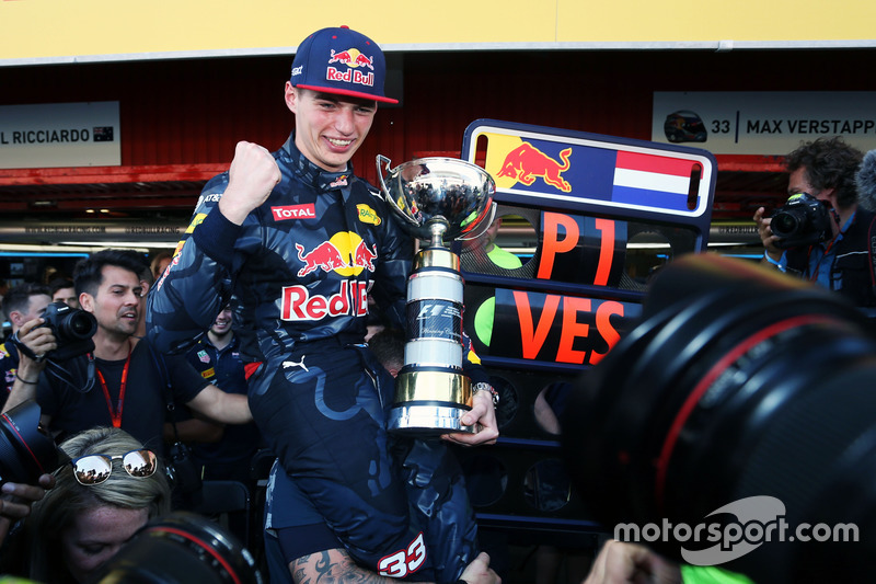 Yarış galibi Max Verstappen, Red Bull Racing ve takım