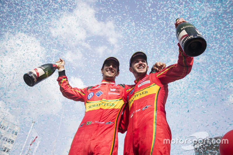 Podio: segundo lugar Daniel Abt, ABT Schaeffler Audi Sport and tercer lugar Lucas di Grassi, ABT Schaeffler Audi Sport celebran