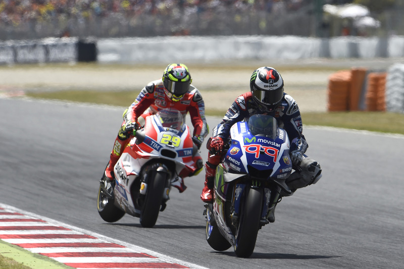 Andrea Iannone und Jorge Lorenzo im Katalonien-GP