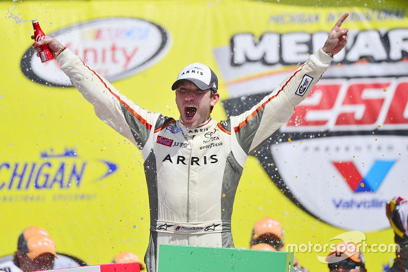 Ganador de la carrera Daniel Suárez, Joe Gibbs Racing Toyota