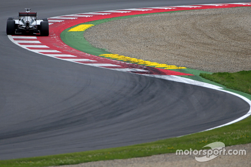 Hamilton va por el récord de poles en Austria