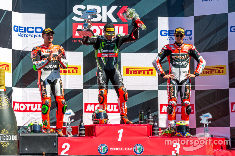 Podium carrera domingo: Ganador, Tom Sykes, Kawasaki Racing Team, segundo, Davide Giugliano, Aruba.it Racing - Ducati, tercero, Chaz Davies, Aruba.it Racing - Ducati